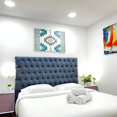 Square 3* تيرانا