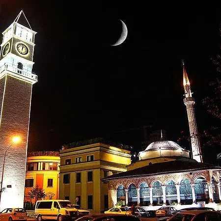 Square 3* تيرانا