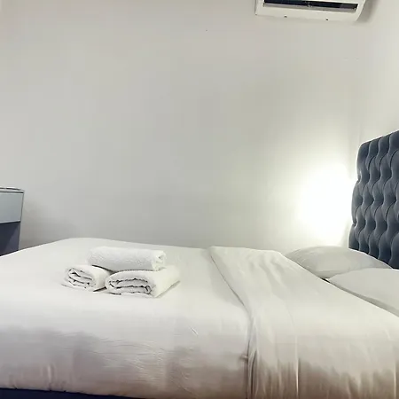 Square Hotel