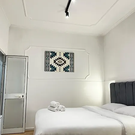 Square Hotel 3*
