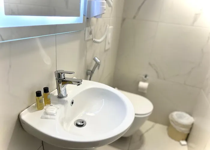 Hotell Square 3*