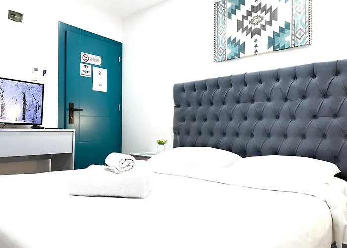 Square Hotell 3*